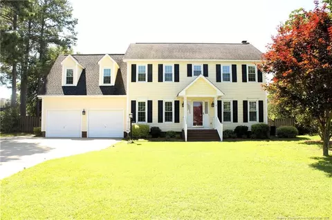 5417 Labrador Dr, Hope Mills, NC 28348