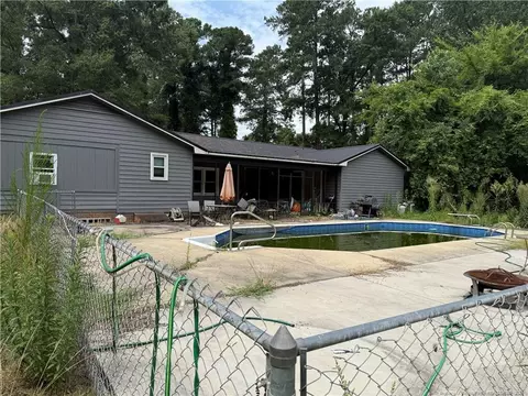 305 E Third St #E, Parkton, NC 28371 photo 5