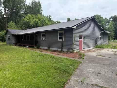 305 E Third St #E, Parkton, NC 28371