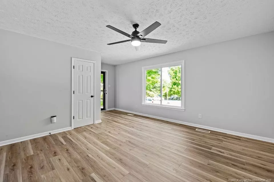 Living - 5971 Monterey Ct, Fayetteville, NC 28314 photo 2 of 4
