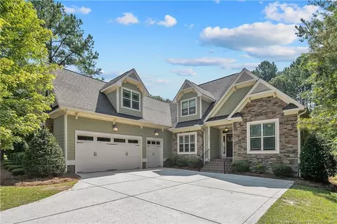 530 Anderson Creek Dr, Spring Lake, NC 28390