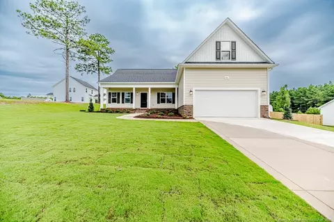 46 Poplar Dr, Spring Lake, NC 28390