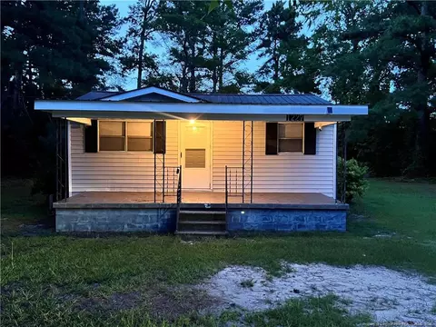 1227 E Martin Luther King Jr Dr, Maxton, NC 28364