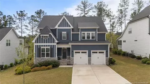 187 Scholar Dr, Spring Lake, NC 28390
