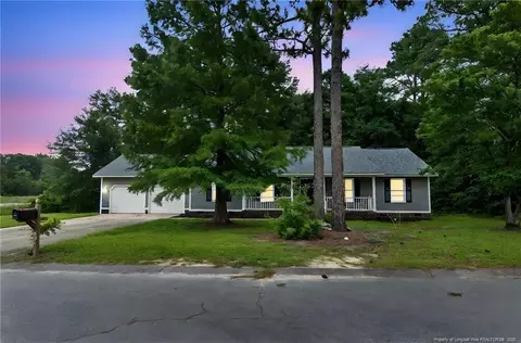806 Eagle Landing Dr, Hope Mills, NC 28348