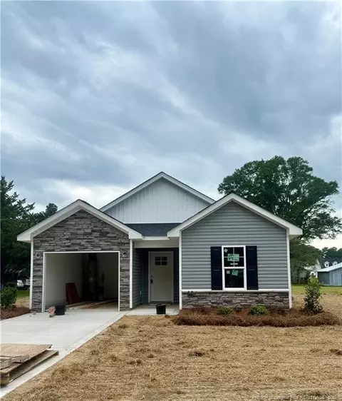 412 Maple St, Roseboro, NC 28382