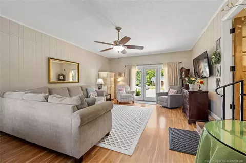 Living - 113 Castle Dr, Smithfield, NC 27577 photo 2 of 3