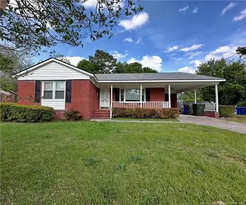 1413 Skycrest Dr, Fayetteville, NC 28304