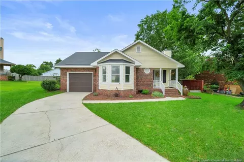 5726 Walkabout Rd, Hope Mills, NC 28348