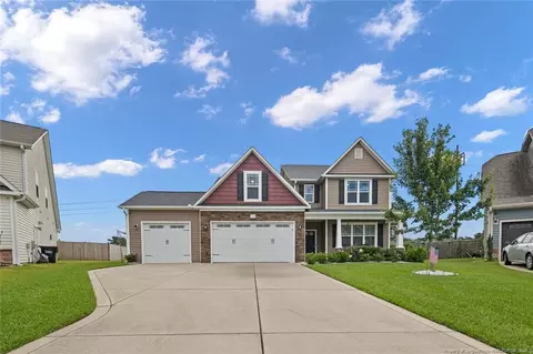 1413 Amen Ct, Hope Mills, NC 28348