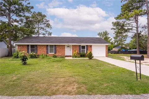 100 Elfreth Ln, Spring Lake, NC 28390
