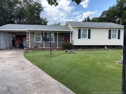 5318 Flagstone Ct, Fayetteville, NC 28303