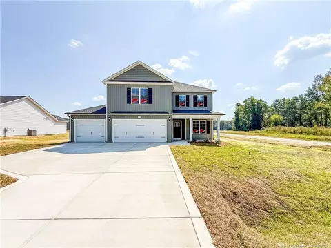 22 Commander Dr, Parkton, NC 28371