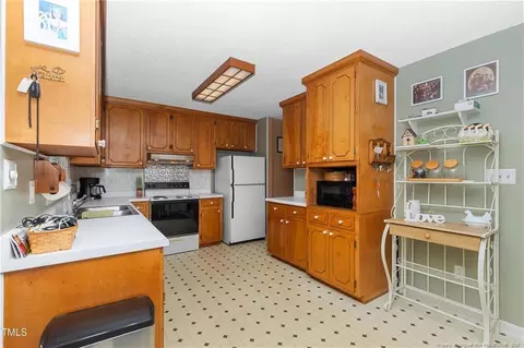 612 Mckay St, Erwin, NC 28339 photo 3
