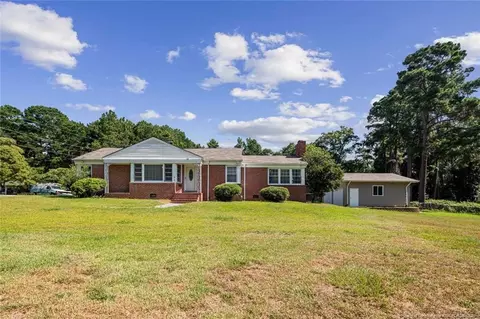 613 E 3rd Ave, Red Springs, NC 28377