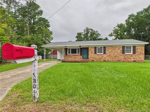 5705 Yellowstone Ct, Fayetteville, NC 28303