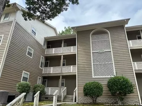 6792 Willowbrook Dr #14, Fayetteville, NC 28314