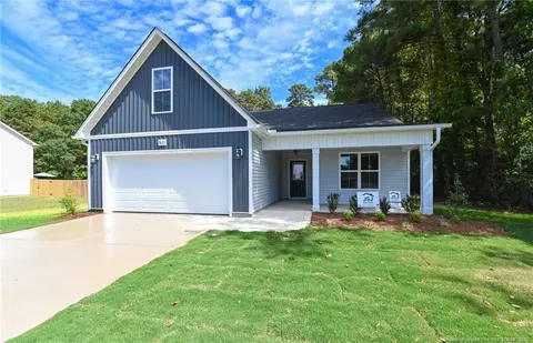5823 Panther Dr, Hope Mills, NC 28348
