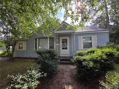 124 N Wright St, Raeford, NC 28376