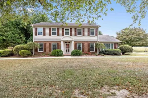 1950 Middle Rd, Fayetteville, NC 28312