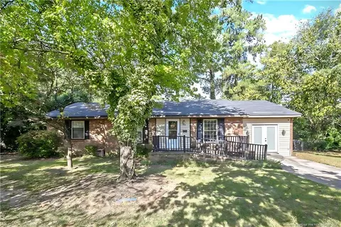 556 Waterbury Dr, Fayetteville, NC 28311