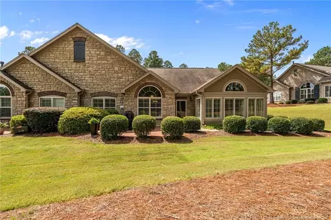 105 E Chelsea Ct, Southern Pines, NC 28387