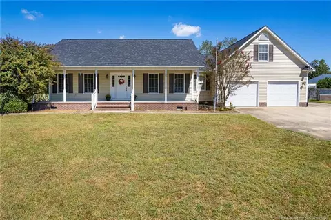 5700 Trotter Ct, Hope Mills, NC 28348