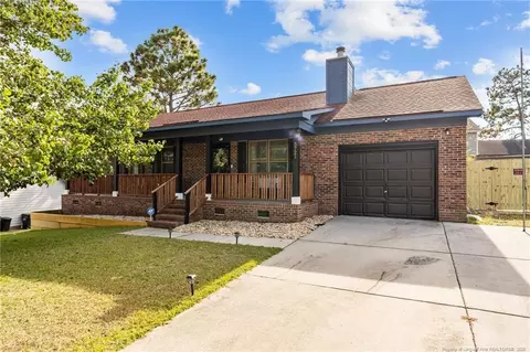 5721 Walkabout Rd, Hope Mills, NC 28348