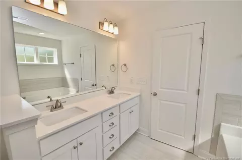 Bath - 2885 Lemuel Black Rd, Bunnlevel, NC 28323 photo 3 of 6