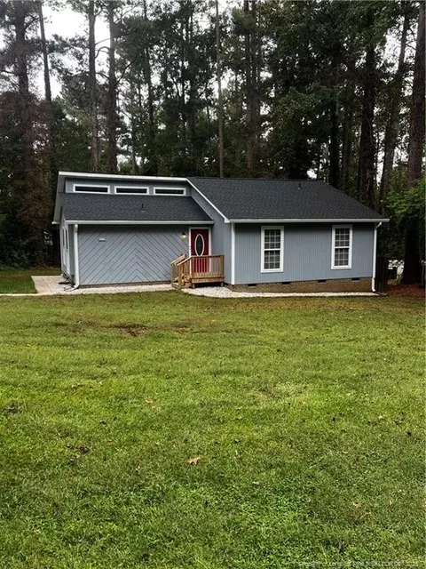 1217 Cedarhurst Dr, Sanford, NC 27332