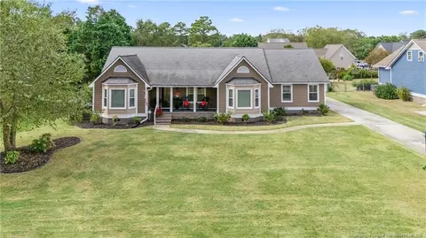 5428 Labrador Dr, Hope Mills, NC 28348