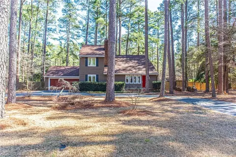 205 Canterbury Rd, Southern Pines, NC 28387