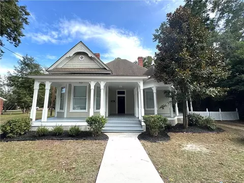 318 N Patterson St, Maxton, NC 28364
