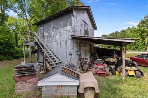 Exterior - 3042 Overhills Rd, Bunnlevel, NC 28323 photo 5 of 5