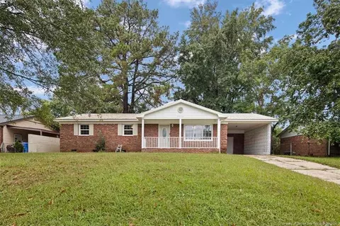 5305 Tabor Ct, Fayetteville, NC 28303