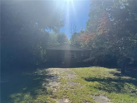 1622 Shaw Rd, Fayetteville, NC 28311