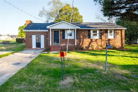 605 Mcinnis St, Pembroke, NC 28372
