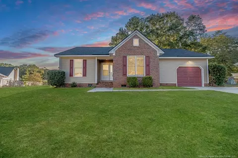 5716 La Costa Dr, Hope Mills, NC 28348