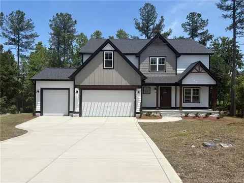 102 Graduate Ct, Spring Lake, NC 28390