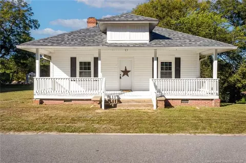 102 N 17th St, Erwin, NC 28339