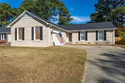 7473 Fairpoint Dr, Fayetteville, NC 28314