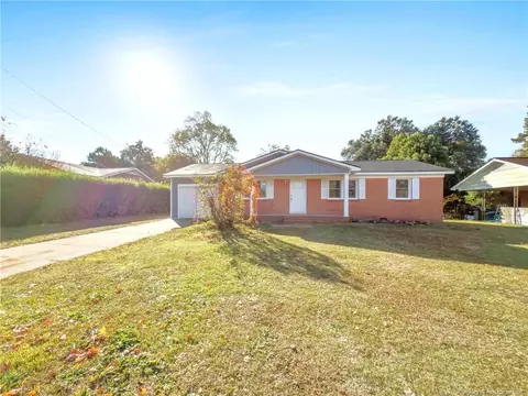 4711 Watauga Rd, Fayetteville, NC 28304