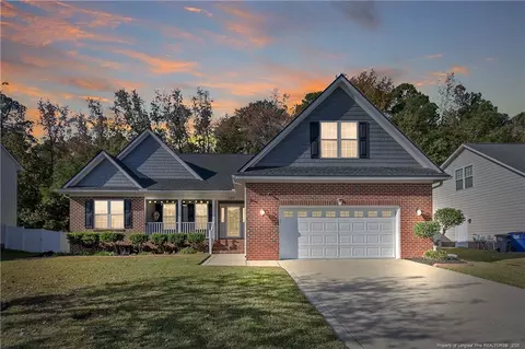 573 Thorncliff Dr, Raeford, NC 28376