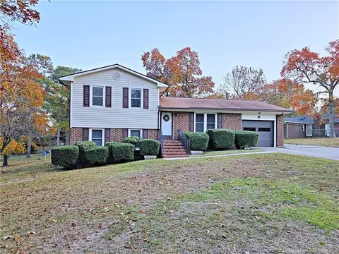883 De Paul Dr, Fayetteville, NC 28311