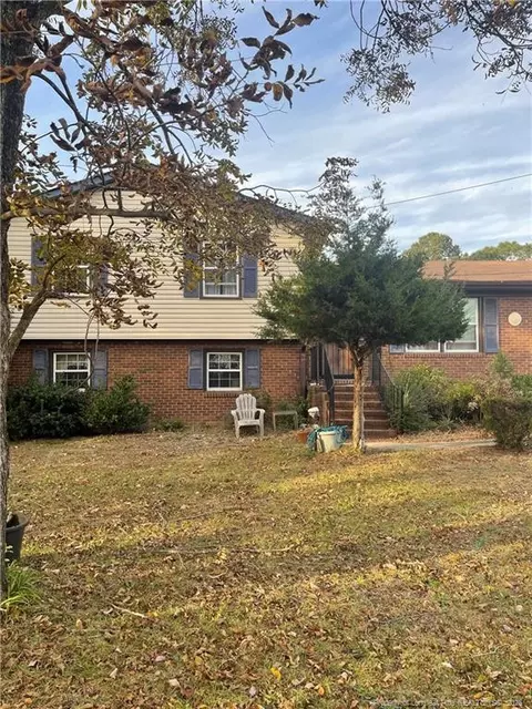 3010 Woolard Dr, Hope Mills, NC 28348