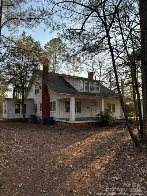 217 W Edinborough Ave, Raeford, NC 28376
