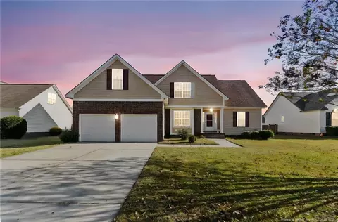 5925 Blue Sky Ln, Hope Mills, NC 28348
