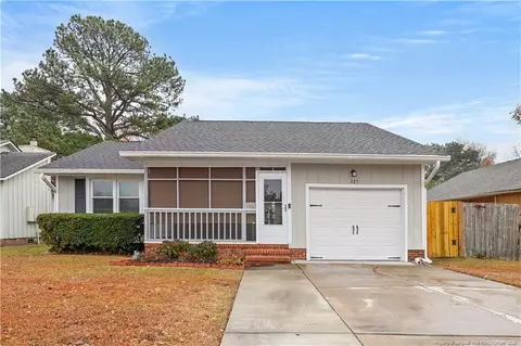 725 Mosswood Ln, Fayetteville, NC 28311