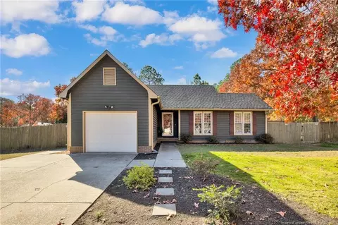 6867 Woodmark Dr, Fayetteville, NC 28314