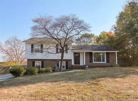 471 Balfour Pl, Fayetteville, NC 28311